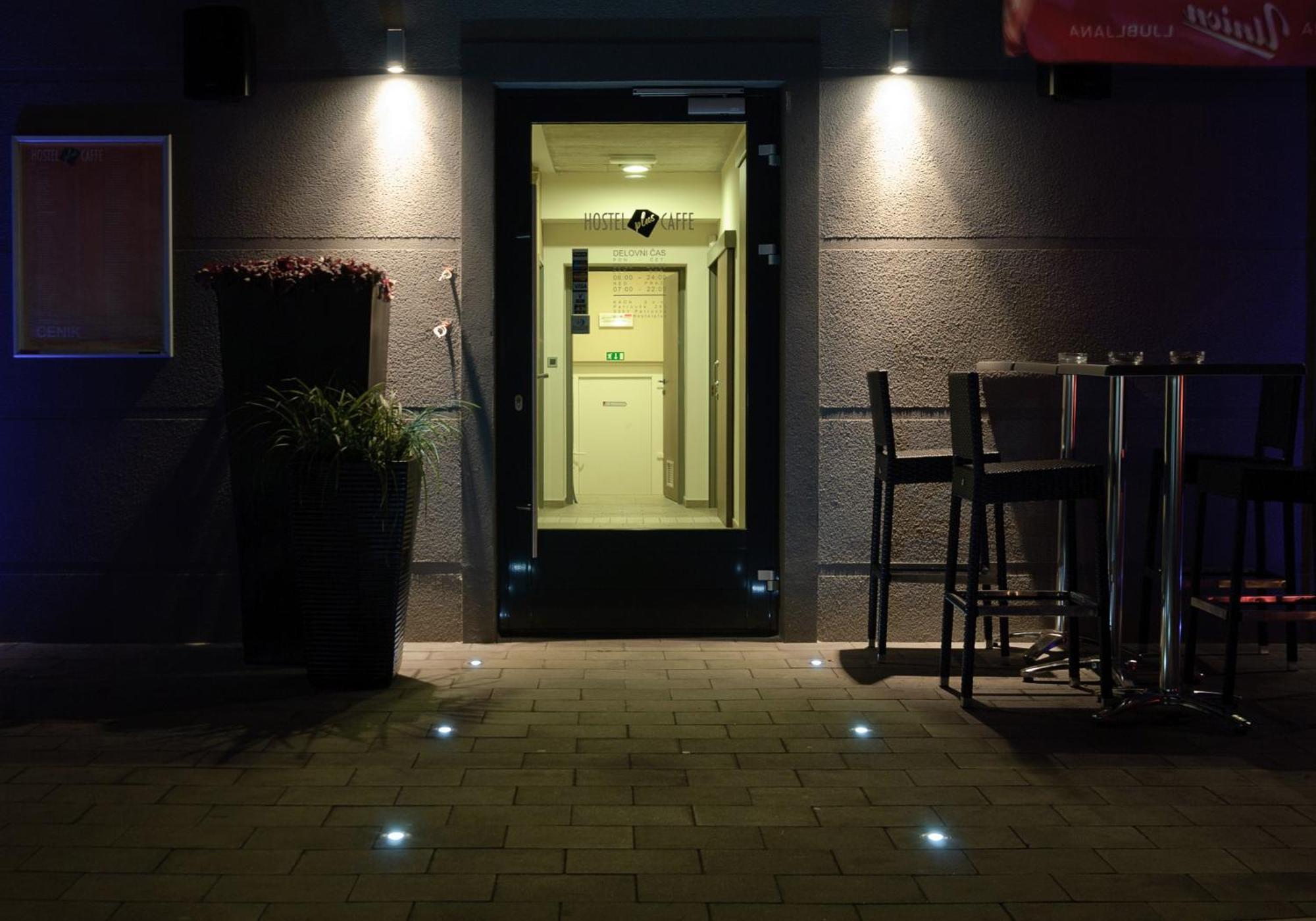 Hostel Plus Caffe Petrovče Exteriör bild
