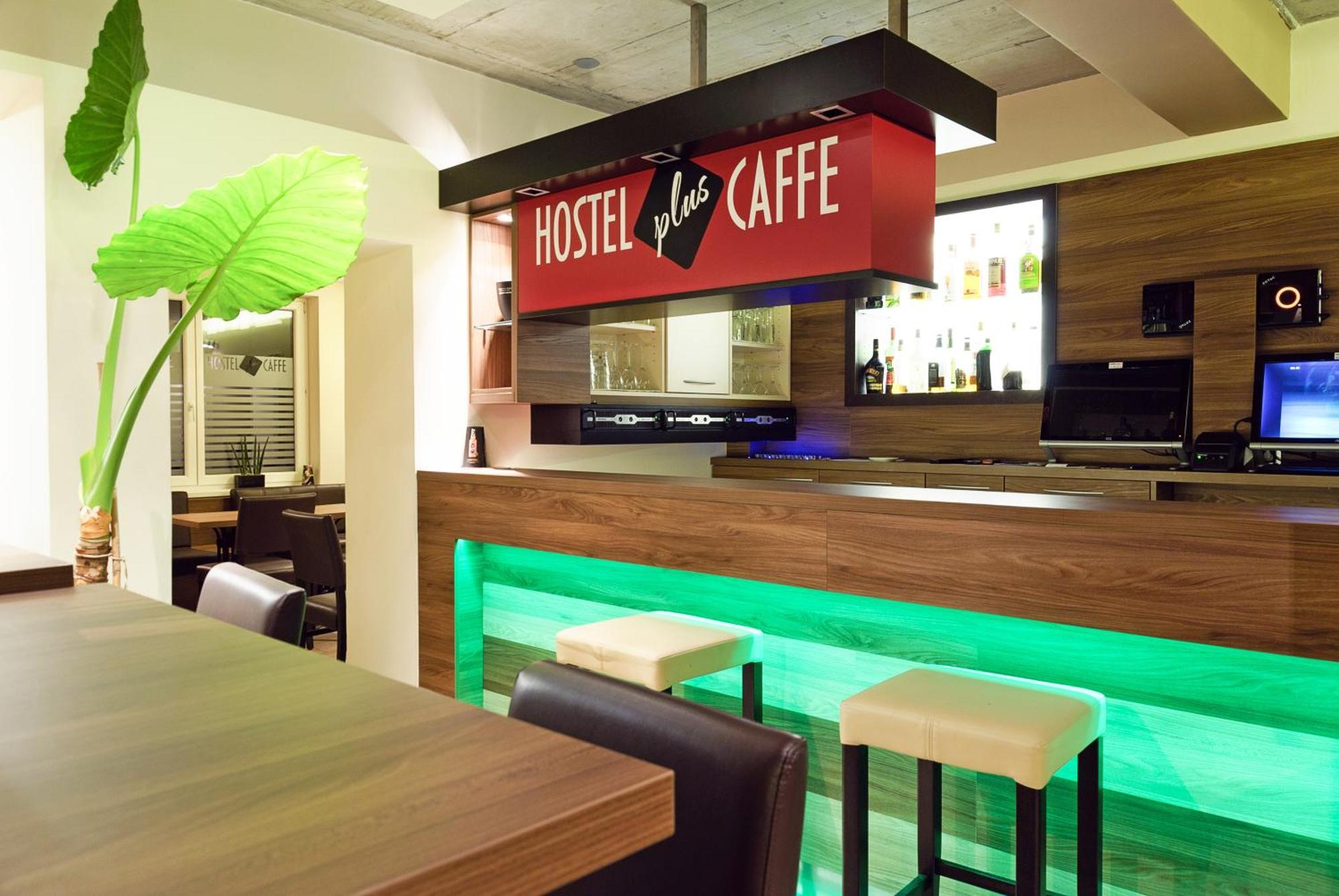 Hostel Plus Caffe Petrovče Exteriör bild