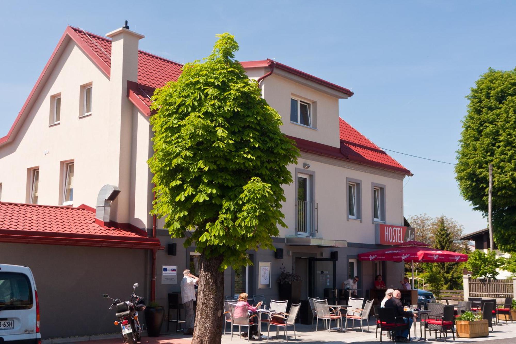 Hostel Plus Caffe Petrovče Exteriör bild