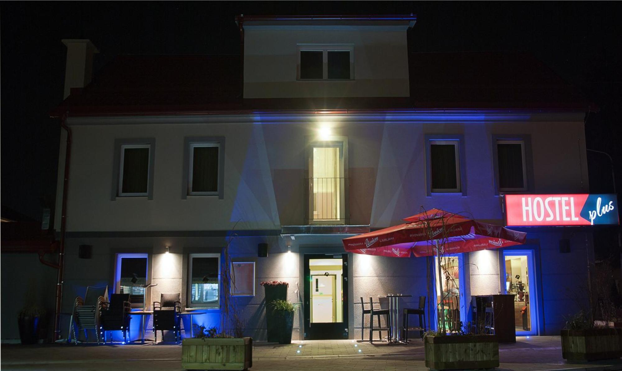 Hostel Plus Caffe Petrovče Exteriör bild
