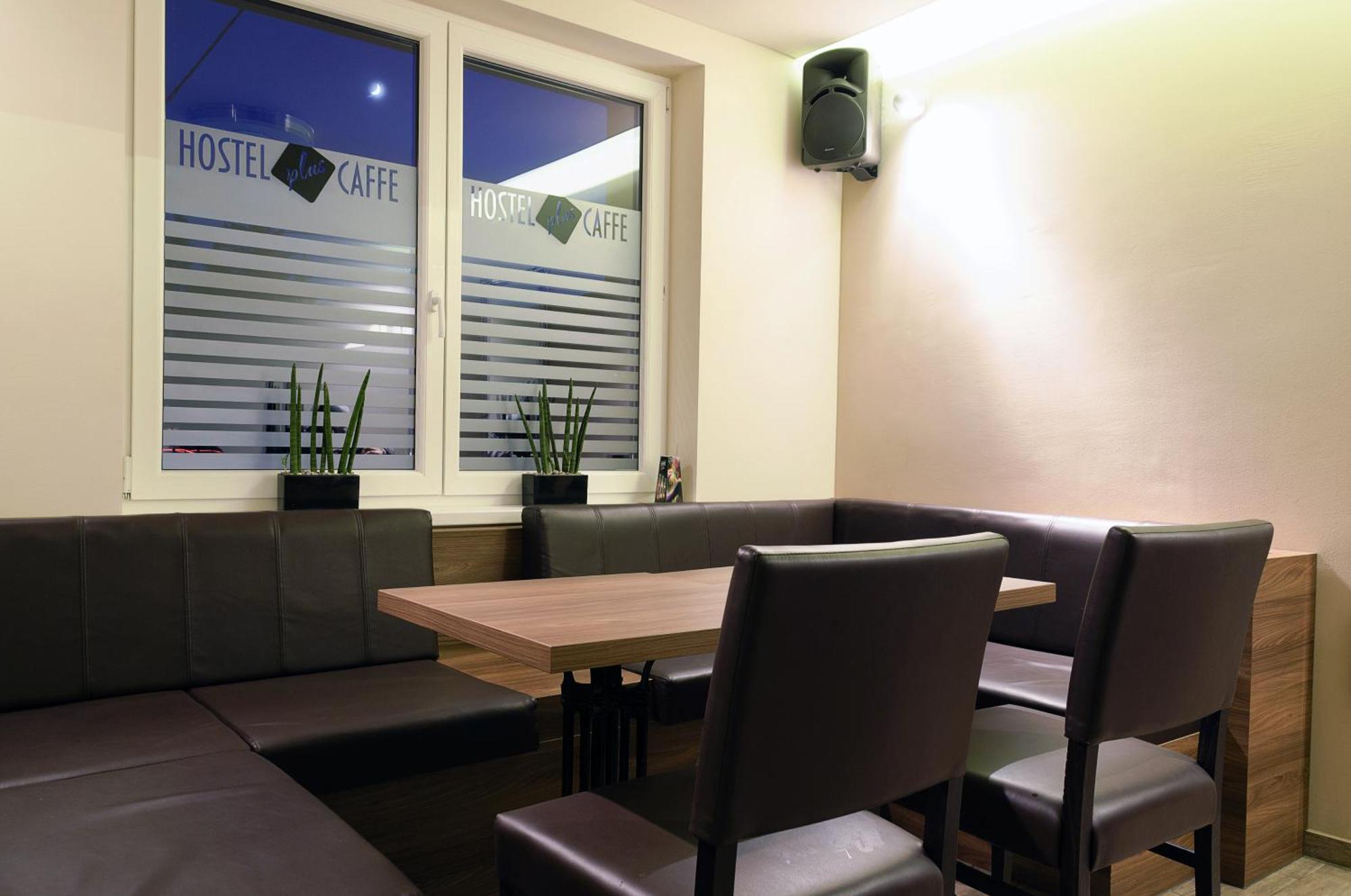 Hostel Plus Caffe Petrovče Exteriör bild